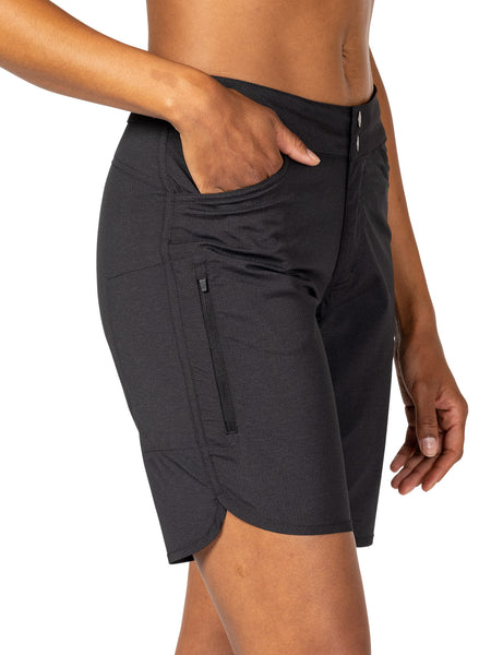Club Ride Savvy 9 Bike Short in color || Black