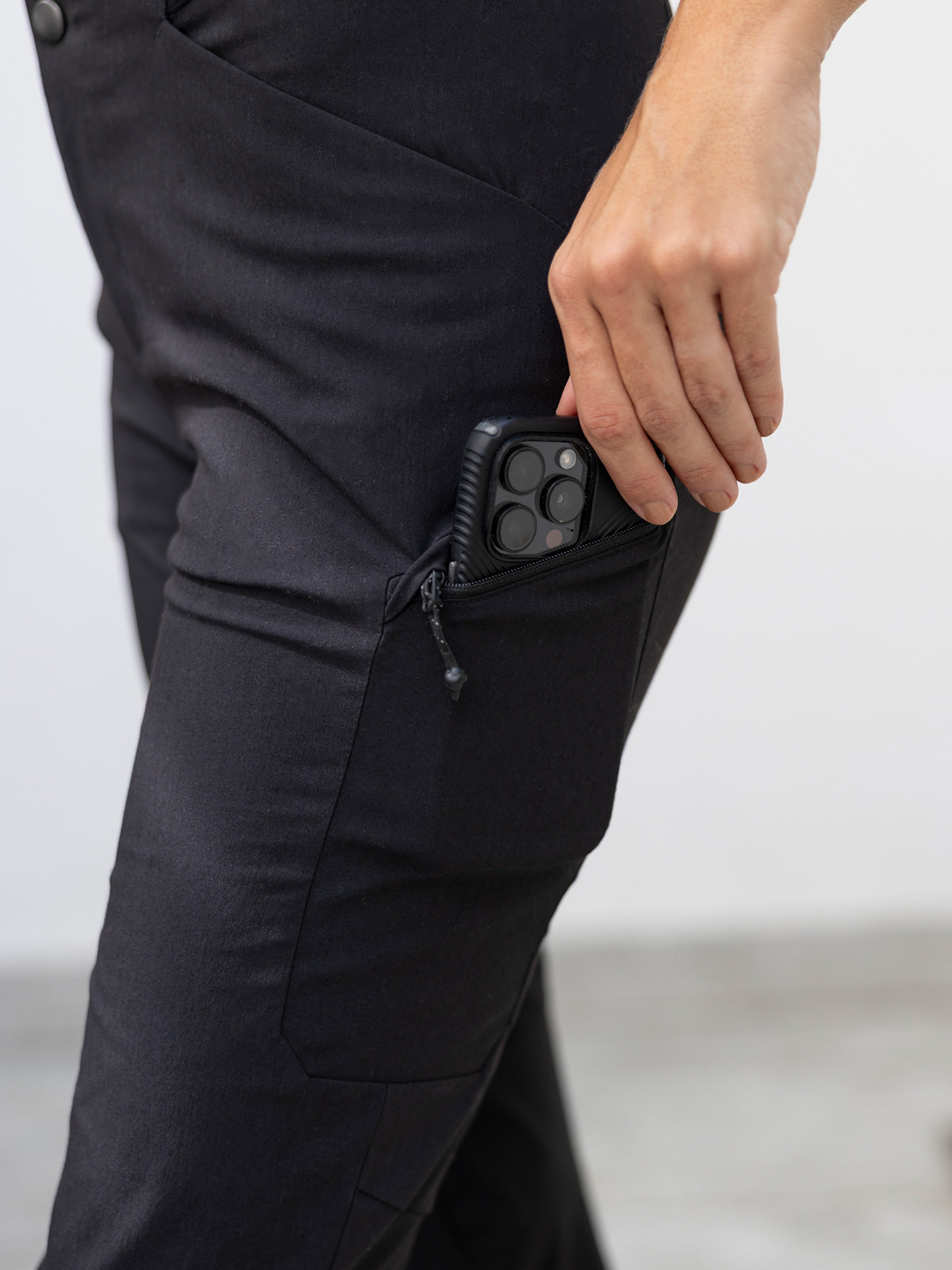 Mons Royale Diversion Merino Trail Bike Pant in color || Black