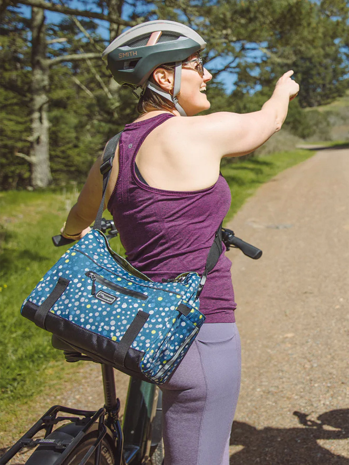 Po Campo Katy Trunk Bike Bag in color || Bubbly